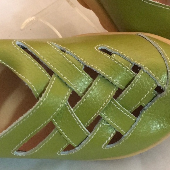 Women Flat Walking Shoes - Picture 7 of 7